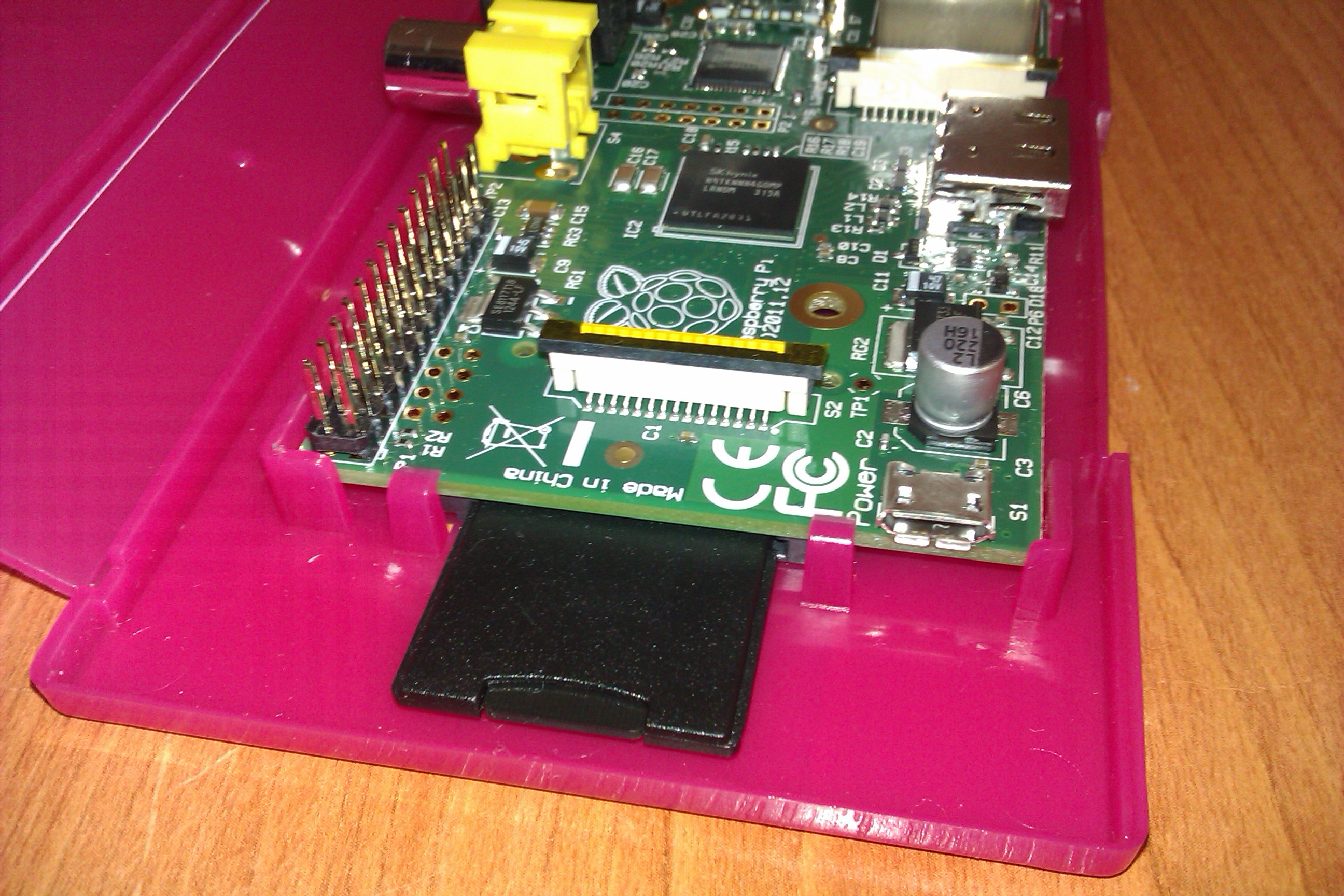 SD разъем - Raspberry Pi model B rev.2 512 MB
